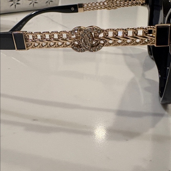 New Luxury Black and Gold Fashion Sunglasses - Lowered the price NO CASE - Picture 11 of 12